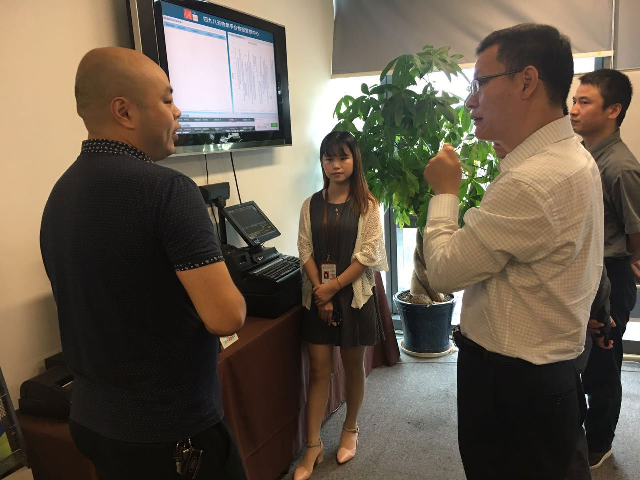 電信集團(tuán)如翼來(lái)四九八談合作