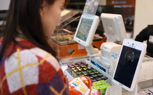 超市使用支付寶蜻蜓設(shè)備收銀的場(chǎng)景.jpg